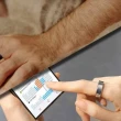 خاتم ذكي بسعر 99 دولاراً.. جهاز جديد يتيح استخدام وكلاء الذكاء الاصطناعي دون الهاتف