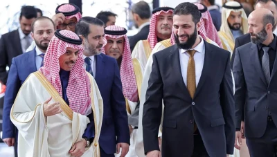 تحرّك سعودي نشط في واشنطن لبحث تخفيف العقوبات عن سوريا وإعادة دمجها في النظام المالي العالمي