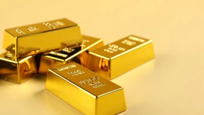 تراجع أسعار الذهب عالمياً مع تغير توقعات الفائدة الأميركية وارتفاع النفط