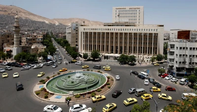 عميد كلية يتـ.ـهم المركزي السوري بتمـ.ويل تجـ.ـار الحـ.ـرب من حوالات السوريين