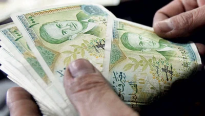 عودة انخفاض سعر صرف الليرة السورية عند افتتاح يوم الثلاثاء
