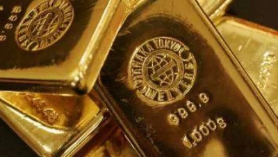 الذهب يحوم فوق 1800 دولار بفعل مخاوف الفيروس وهبوط الدولار