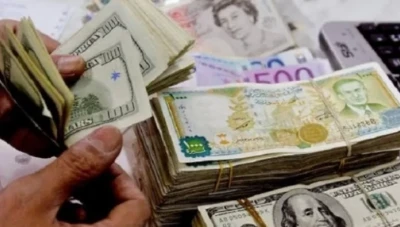 الدولار يكسر حاجز الـ الـ800 ليرة والذهب يحلّق