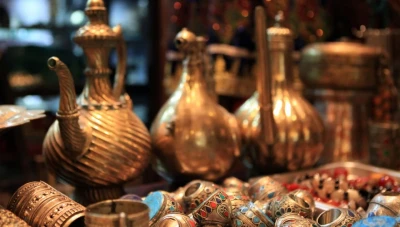 ضـبط إمبـراطـور الذهب: تأثيـر ارتـفاع أسعار المعدن الثـمين وسيـطـرته على السوق