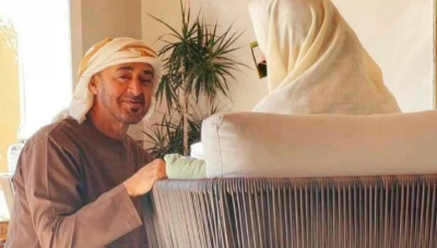 أول ظهور رسمي لوالدة الرئيس أحمد الشرع في أبوظبي