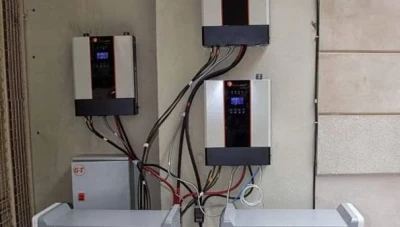 إنارة أعمدة الكهرباء بالطاقة البديلة