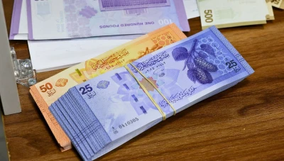 تحسّن جزئي في سعر الليرة السورية صباح الأحد… وهذه أسعار الدولار والعملات الأخرى