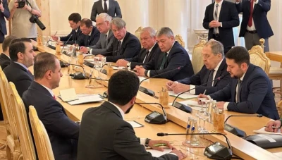 وفد سوري رفيع يصل موسكو لإجراء مباحثات مع المسؤولين الروس