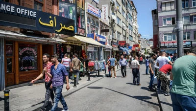 السوريون في تركيا: عبء أم محرك للاقتصاد؟