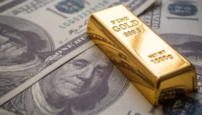 تحركات أسعار الذهب والدولار: تراجع للذهب وانخفاض للدولار في الأسواق العالمية