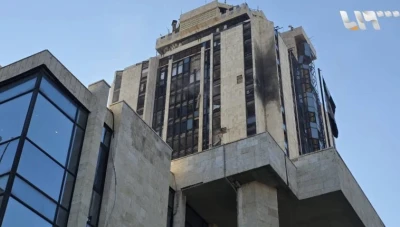 طائرة مسيّرة تستهدف مبنى محافظة حلب خلال مؤتمر صحفي