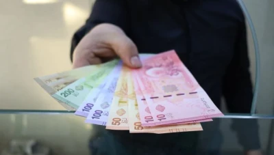 هبوط مستمر.. الليرة السورية تلامس مستويات أدنى أمام العملات الأجنبية