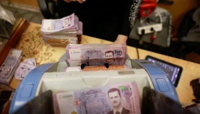 ثبات جزئي لليرة السورية مقابل الدولار في بداية تداولات الثلاثاء