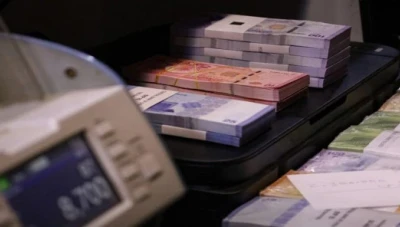 انخفاضاً جديداً تسجله الليرة السورية في تداولات مساء الثلاثاء