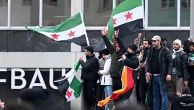 شاب سوري يتعرض للطـ..ـعن خلال مظاهرة للجالية السورية في ألمانيا