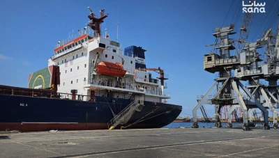 باخرة محمّلة بآلاف أطنان القمح تصل إلى مرفأ اللاذقية لدعم المخزون الغذائي