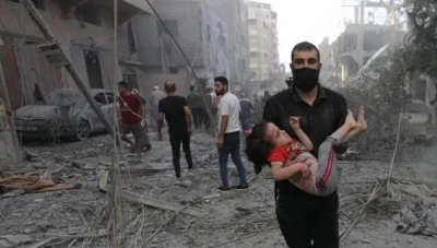تصاعد التوتر في غزة: قصف إسرائيلي يستهدف مستشفيات ومنازل