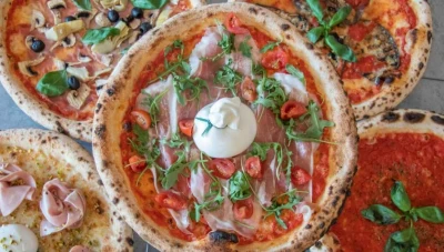من طعام الفقراء إلى رمز وطني: القصة التاريخية لولادة البيتزا في نابولي