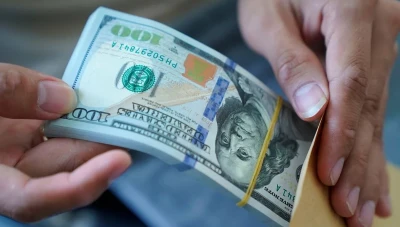 ارتفاع قياسي للدولار.. المصرف المركزي يثبت السعر الرسمي وسط تباين في المحافظات