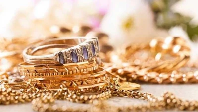 تراجع الذهب بعد اختراق 3500 دولار... هل تبدأ الفضة رحلة الصعود؟