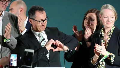 من ابن مهاجر تركي إلى مرشح لرئاسة ولاية ألمانية.. قصة صعود جيم أوزديمير