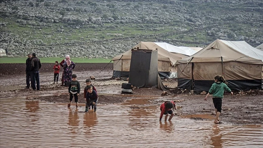 تحذيرات من تصاعد الخطر على النازحين في مخيمات الشمال السوري بسبب الفيضانات