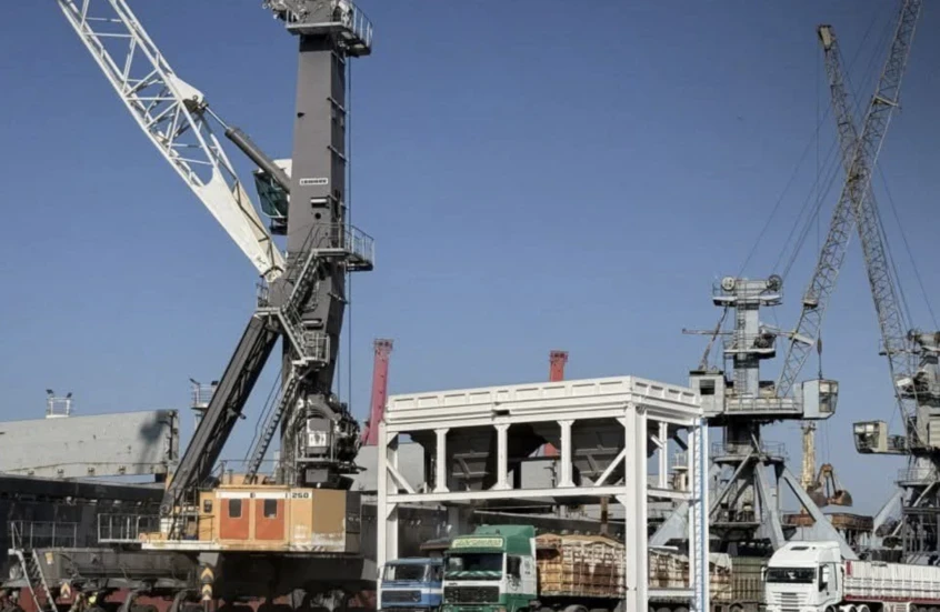 وصول أول حاوية ترانزيت إلى مرفأ اللاذقية عبر سوريا