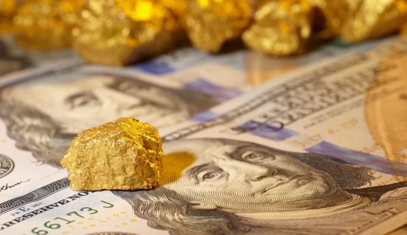قراراً هاما لمتداولي الدولار والذهب