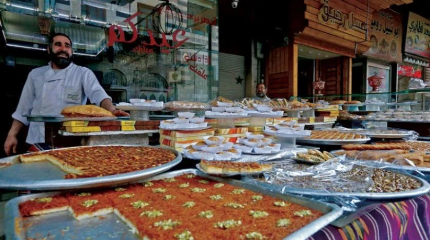 الغلاء يدفع ببعض السوريين لشراء الحلويات بالقطعة