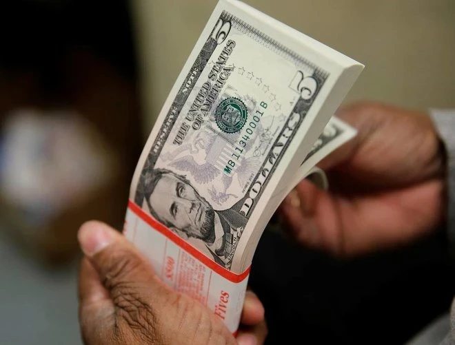 سعر صرف الليرة السورية عند افتتاح يوم الثلاثاء