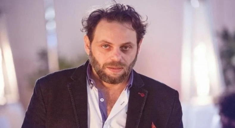 تصريحات سيف الدين سبيعي تشعل الجدل مجددًا حول مواقف الفنانين من نظام الأسد