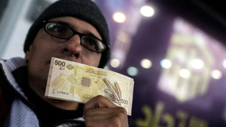 تحسن طفيف في سعر الليرة السورية مقابل الدولار والعملات الأجنبية الآن