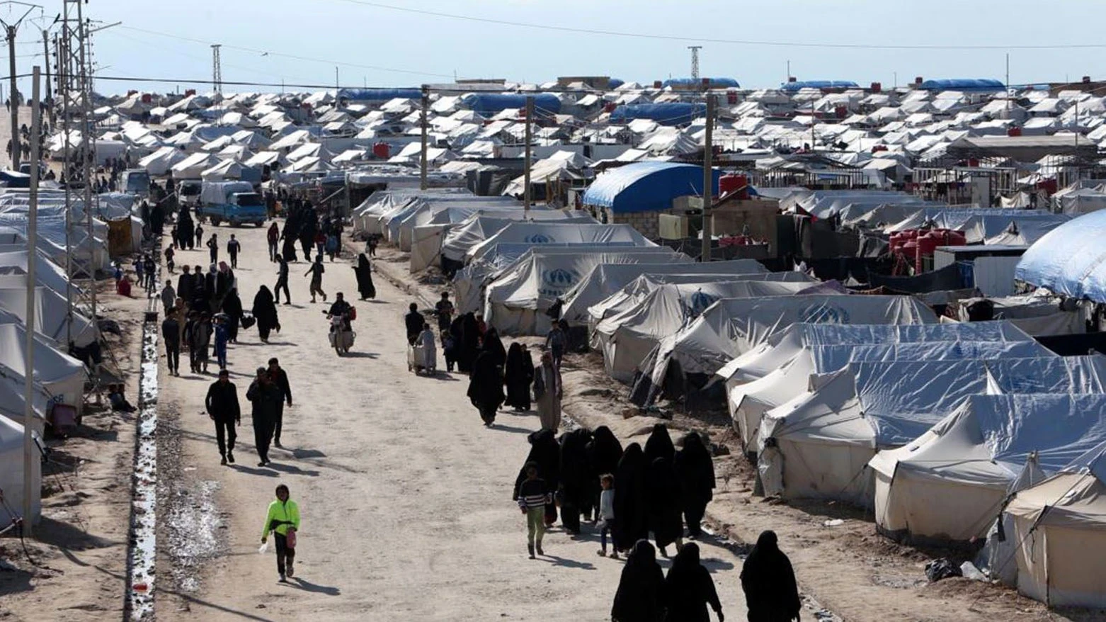 العراق يعلن نقل آلاف العائلات من مخيم الهول ضمن إجراءات قانونية وإنسانية