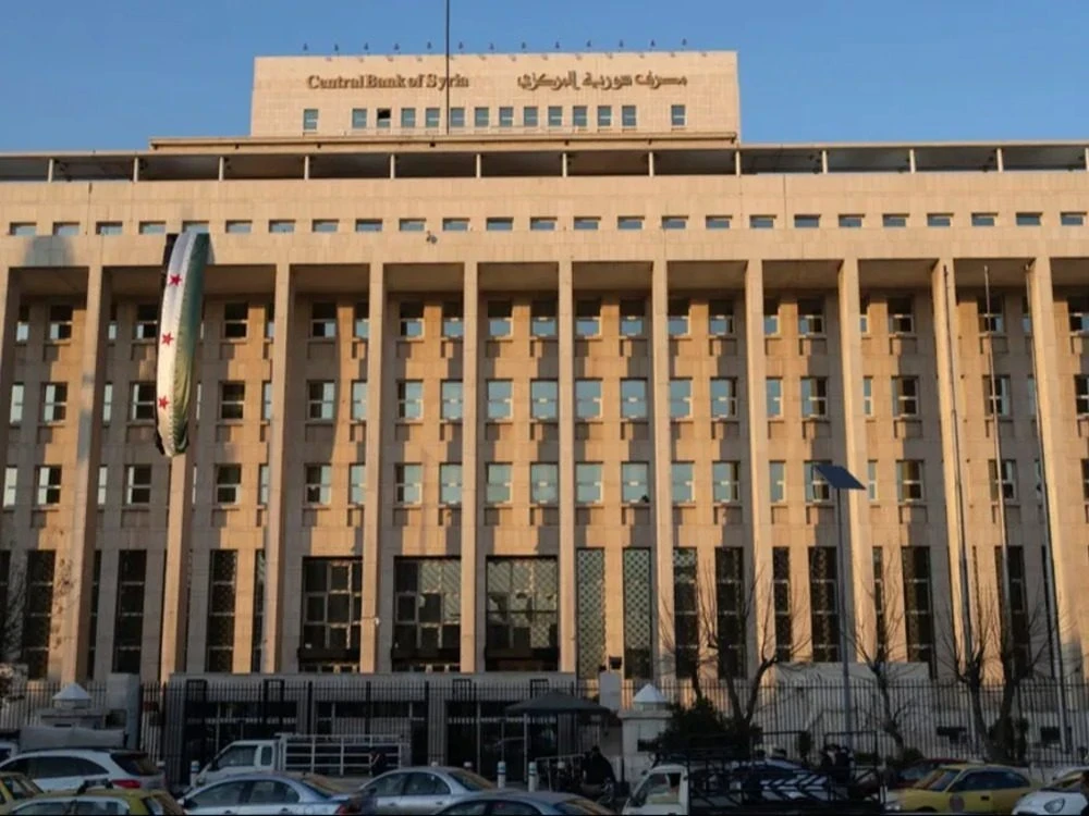 قرار جديد يفتح باب الدفع العالمي في سوريا.. “المركزي” يسمح بالتعامل مع فيزا وماستركارد