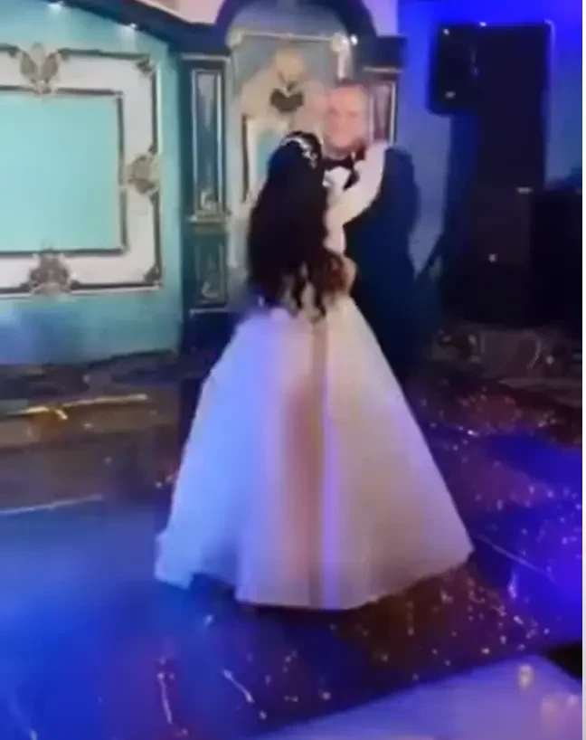 بالفيديو.. شاب مصري يسقط في حفلة خطوبته ميتاً وهو يرقص مع خطيبته