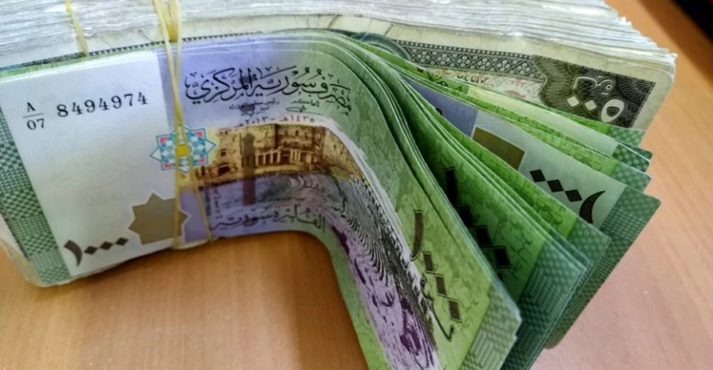 تحسن بسعر صرف الليرة السورية عند افتتاح يوم الاثنين