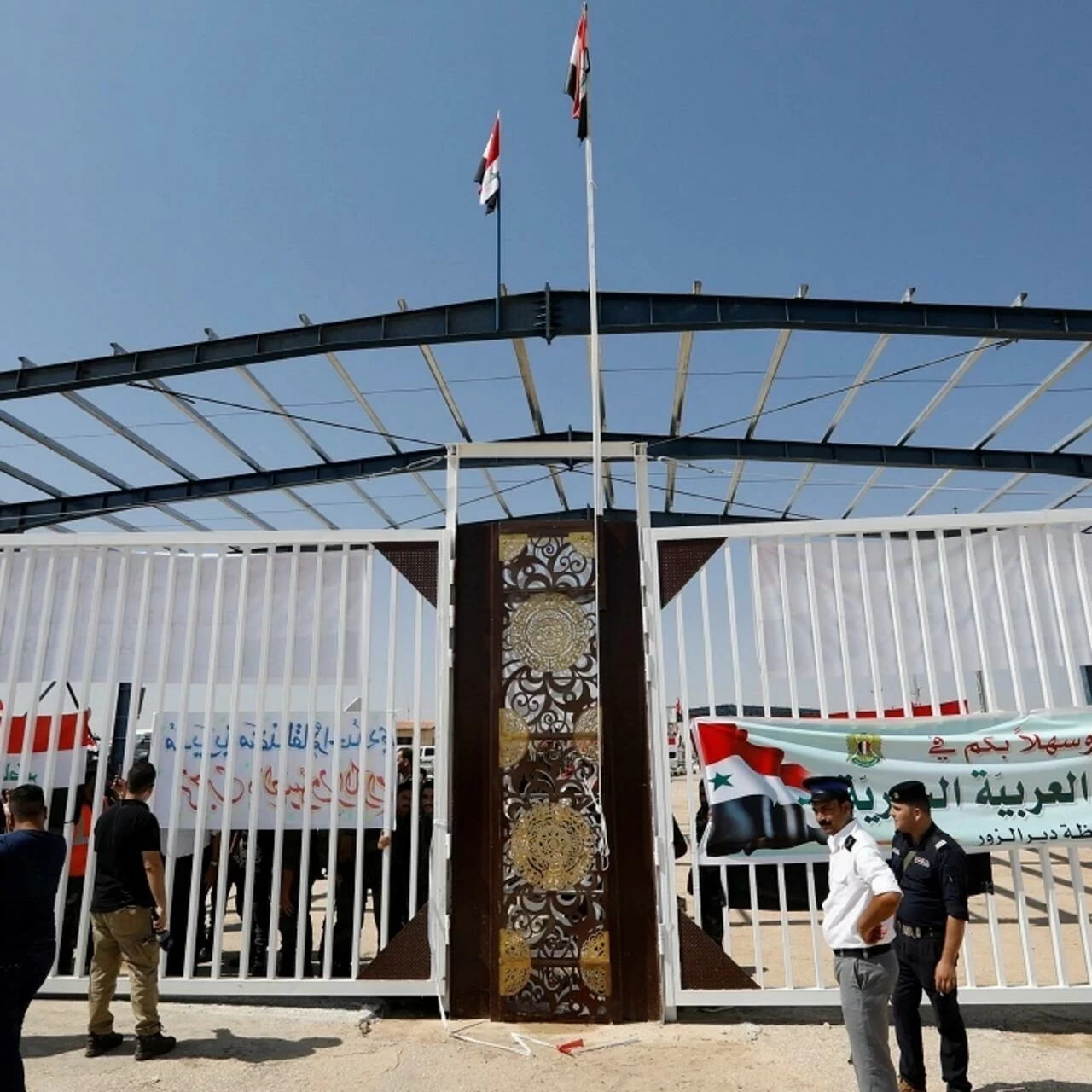 العراق يعلن فتح معبر القائم للسفر إلى سوريا