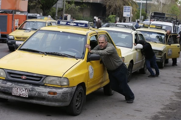 خبير اقتصادي حول رفع سعر البنزين والمازوت : الدعم طار والقطع الأجنبي أصبح عزيزاً