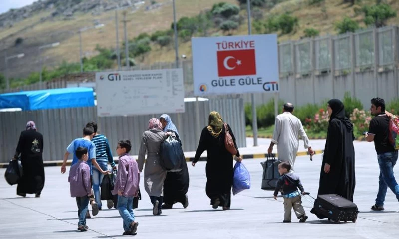 تركيا تبدأ بمبادرات مع دول عربية لإعادة اللاجئين السوريين