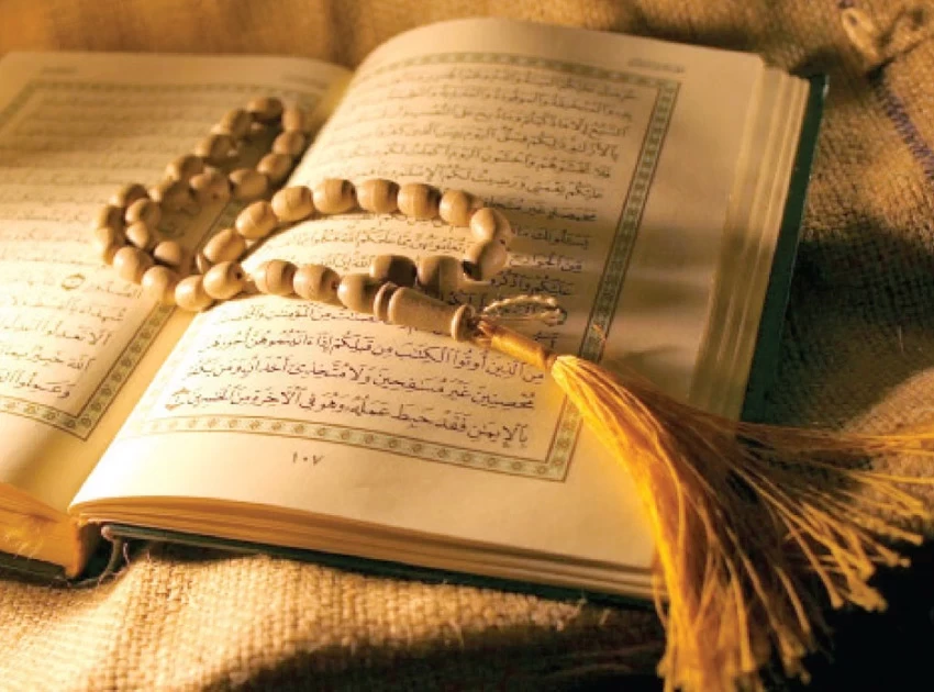 سماع قراءة القرآن في المنام وآية منه وآحوال ذلك ودلالة ذلك ؟
