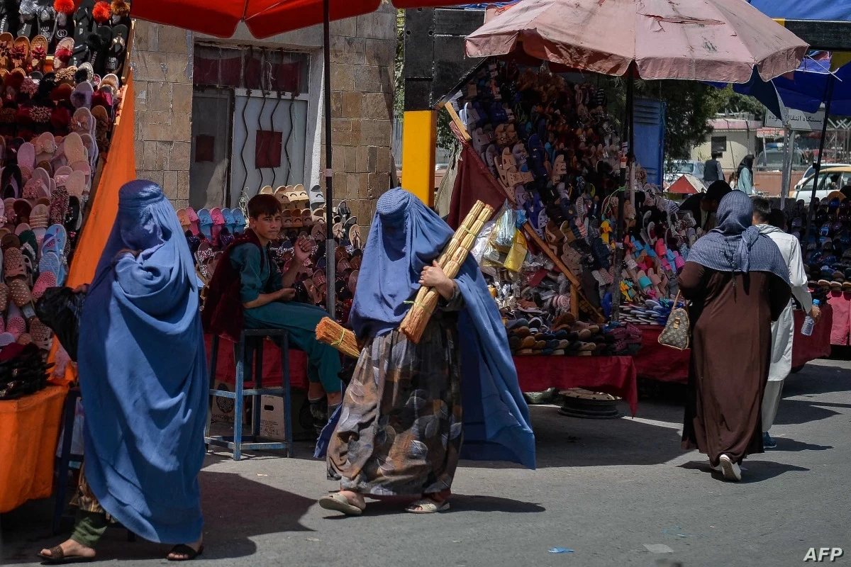 حظر جلوس الرجال والنساء الجلوس معًا في المطاعم في أفغانستان