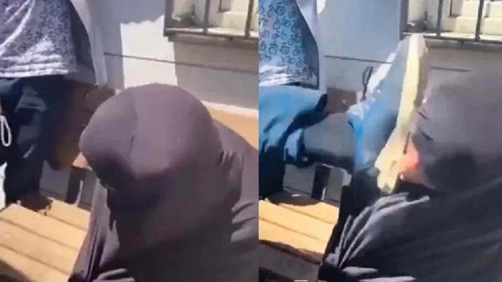 بالفيديو... تركي يركل مسنة سورية على وجهها بوحـ.ـشية.. والسلطات تعتذر