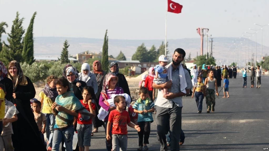 تركيا: سننقل اللاجئين السوريين إلى بلادهم بشكل مجاني