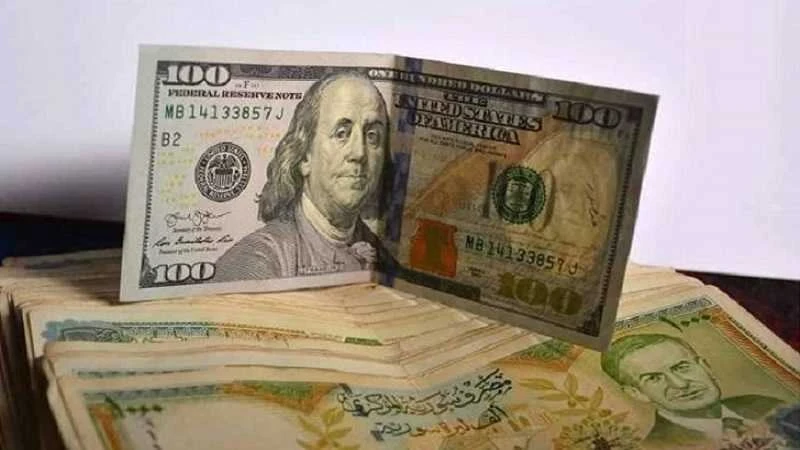 انخفاض مستمر تسجله الليرة السورية عند افتتاح يوم الأحد