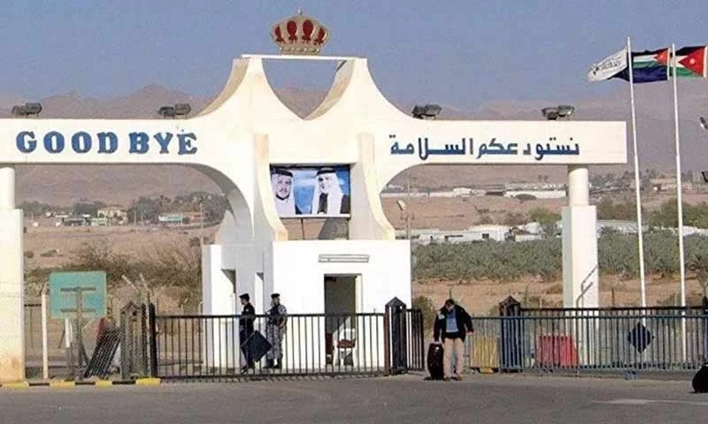 مسؤول يطالب بمنع دخول الشاحنات الأردنية إلى سوريا