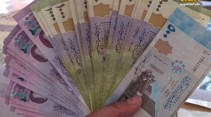 عودة انخفاض سعر صرف الليرة السورية عند افتتاح يوم الخميس