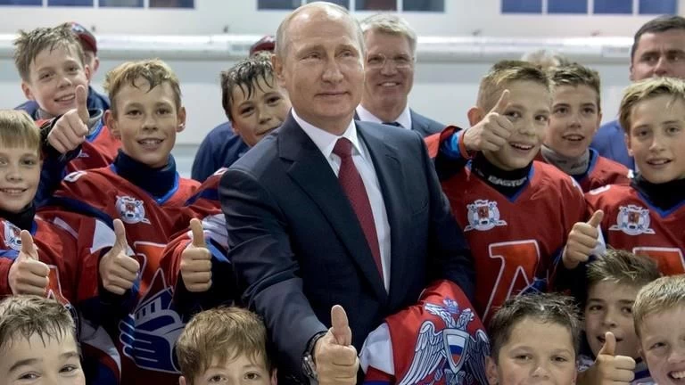 مكافأة يعلن عنها بوتين لكل أم تنجب عشرة أطفال