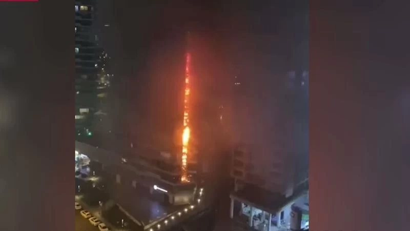 بالفيديو.. حريق ضخم يلتهم مبنى من 24 طابقًا في إسطنبول