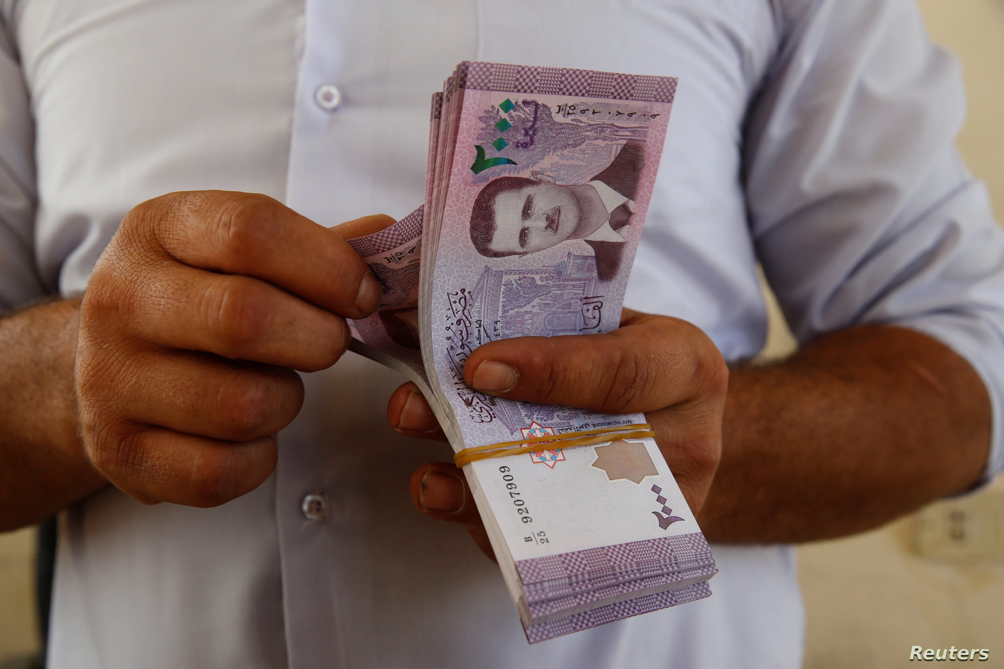 تحسن ملحوظ تسجله الليرة السورية ليوم السبت