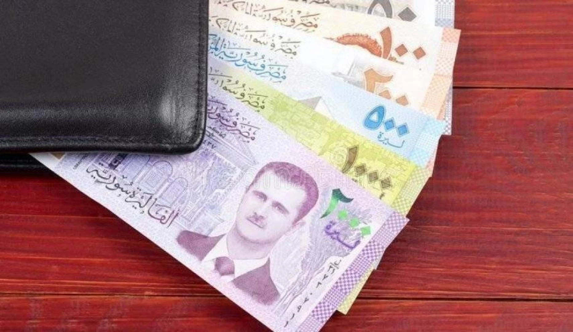 سعر صرف الليرة السورية عند افتتاح يوم الأربعاء